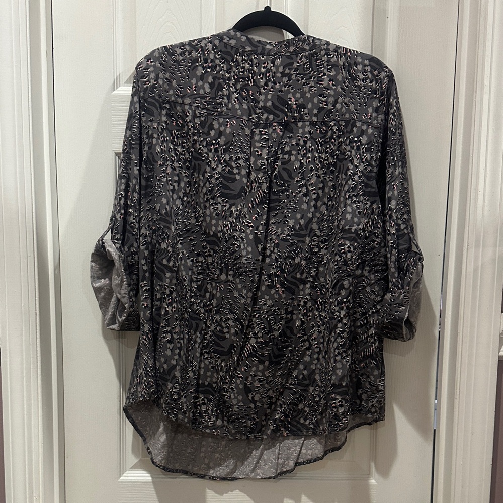 Chic Black Patterned Blouse - image 6